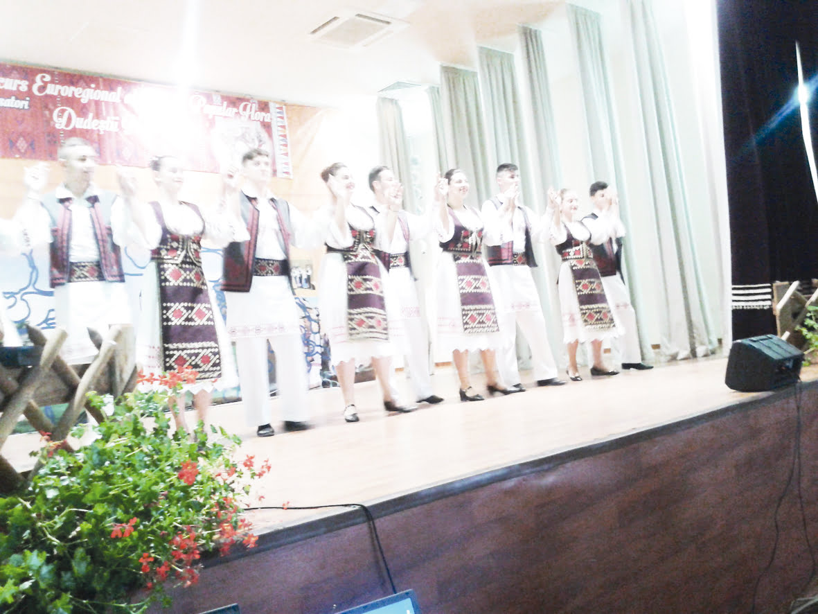 Read more about the article FESTIVALUL EUROREGIONAL „HORA”, LA DUDEȘTII NOI